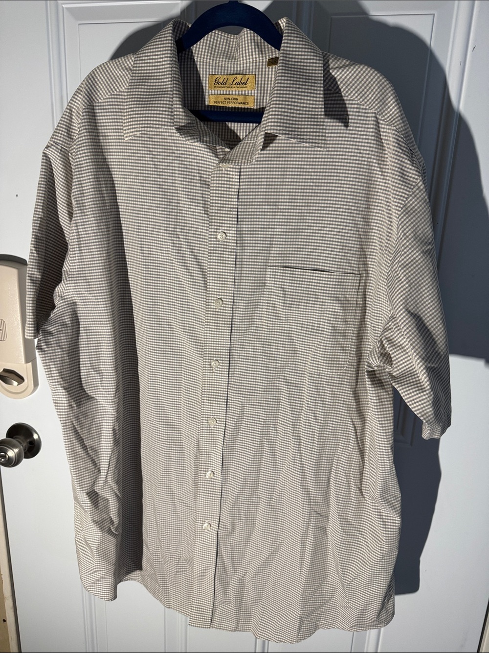 Roundtree & Yorke Men's Short Sleeve Button-Down Shirt in Beige Check